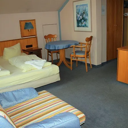 Zur Linde 3*