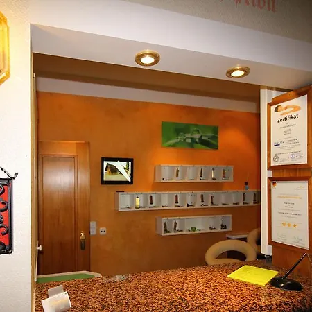Zur Linde Отель 3*