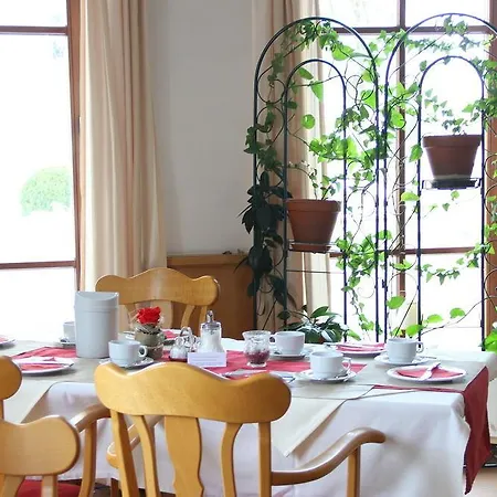 Zur Linde Hotel