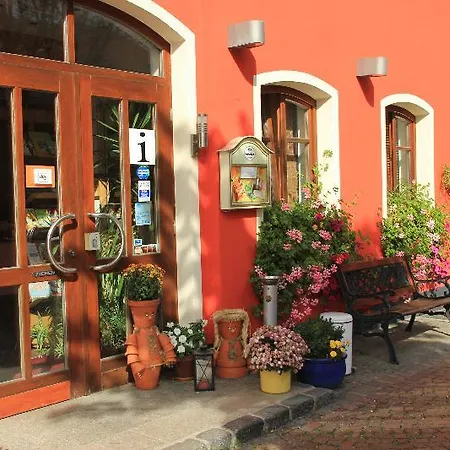 Zur Linde Hotel 3*